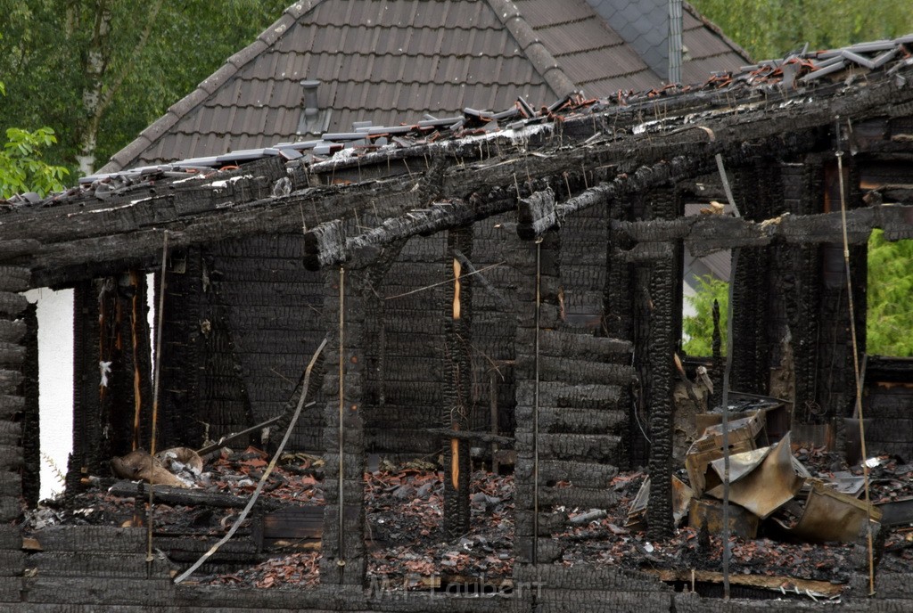 Schwerer Brand in Einfamilien Haus Roesrath Rambruecken P183.JPG - Miklos Laubert